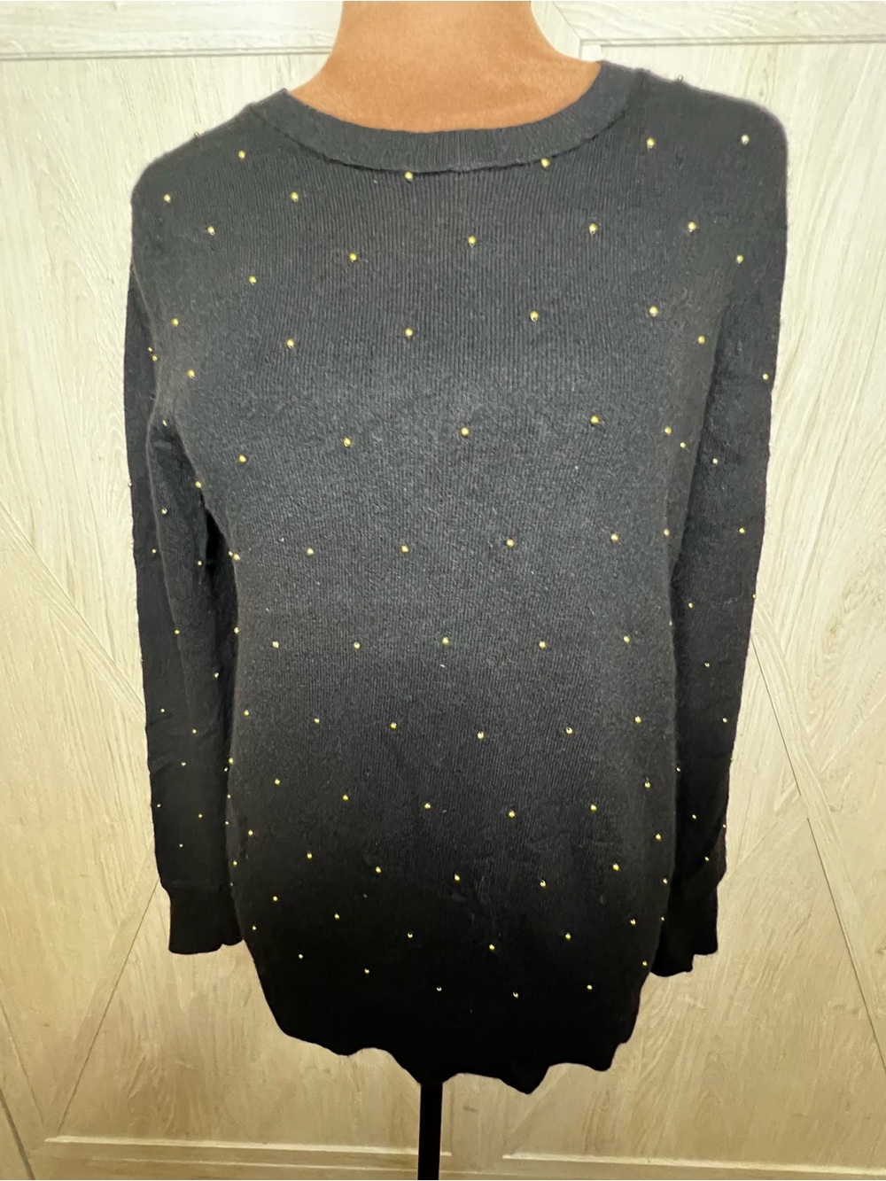 Banana Republic Black Gold Studded Embellished Crewneck Sweater size medium 🤩